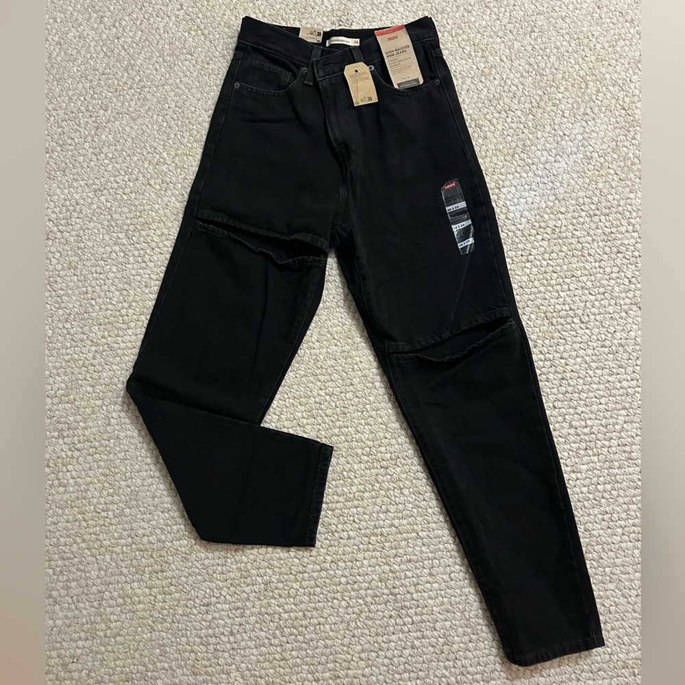NWT Levi’s High Waisted Mom Jeans